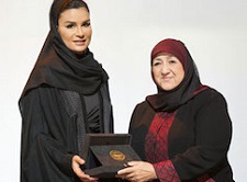 Sheikha Moza (left) presenting the award to Dr. Yacoobi (right).